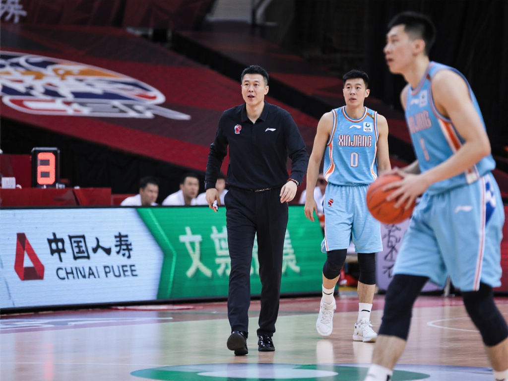 新疆男篮季后赛前瞻：刘炜迎执教首考硬仗