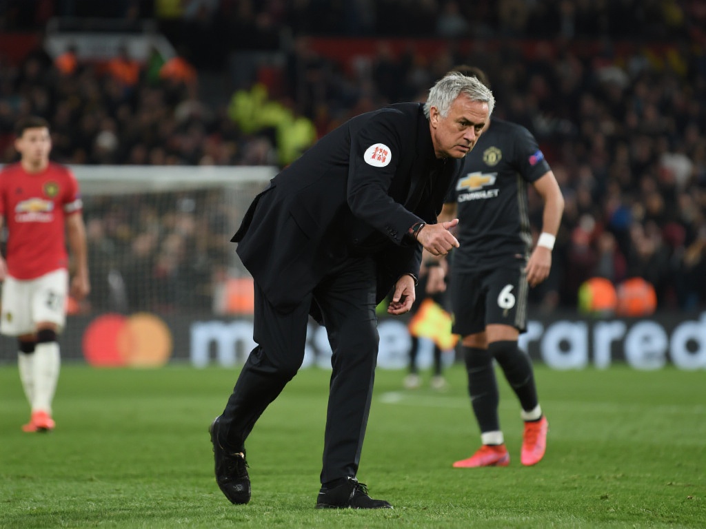 穆帅62岁再创神迹：禁赛无阻，11轮不败打脸质疑